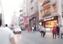 İSTİKLAL CADDESİNDE ENGELLİ VATANDAŞIN İSYANI!